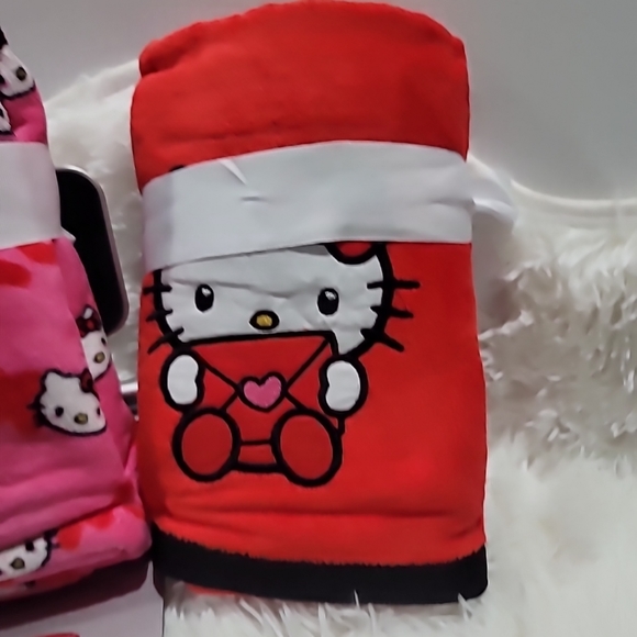 Hello Kitty  Valentine’s Kitchen Hand Towels 2x  (4 Total) Brand NEW With Tag - Picture 3 of 3